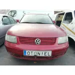 VOLKSWAGEN PASSAT BERLINA (3B2) VOLKSWAGEN PASSAT BERLINA (3B2) '1999 COMFORTLINE ROJO 1996