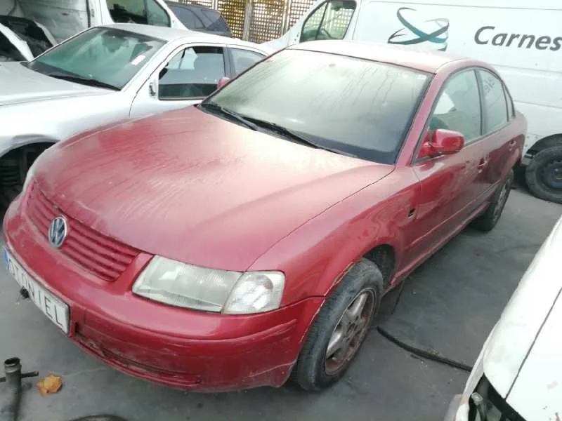 VOLKSWAGEN PASSAT BERLINA (3B2) VOLKSWAGEN PASSAT BERLINA (3B2) '1999 COMFORTLINE ROJO 1996