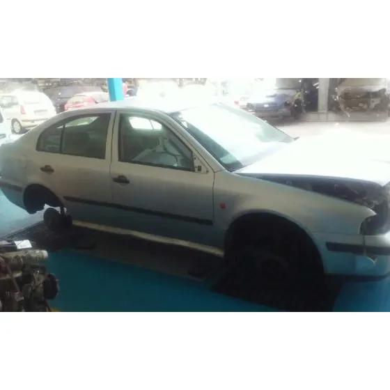 SKODA OCTAVIA BERLINA (1U2) '1999 1.9 TDI GLX PLATA