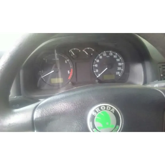 SKODA OCTAVIA BERLINA (1U2) '1999 1.9 TDI GLX PLATA