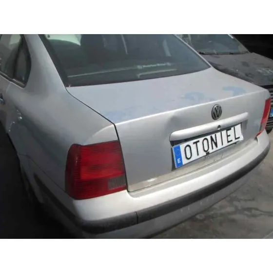 VOLKSWAGEN PASSAT BERLINA (3B2) '1999 COMFORTLINE PLATA