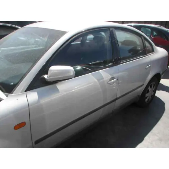 VOLKSWAGEN PASSAT BERLINA (3B2) '1999 COMFORTLINE PLATA