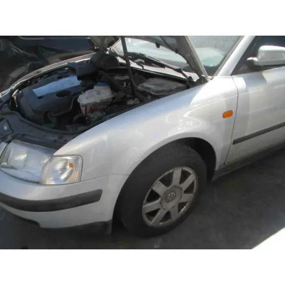 VOLKSWAGEN PASSAT BERLINA (3B2) '1999 COMFORTLINE PLATA