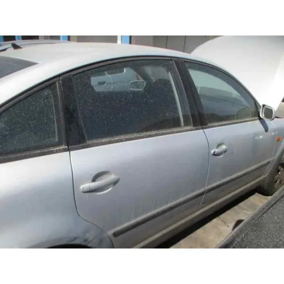 VOLKSWAGEN PASSAT BERLINA (3B2) '1999 COMFORTLINE PLATA