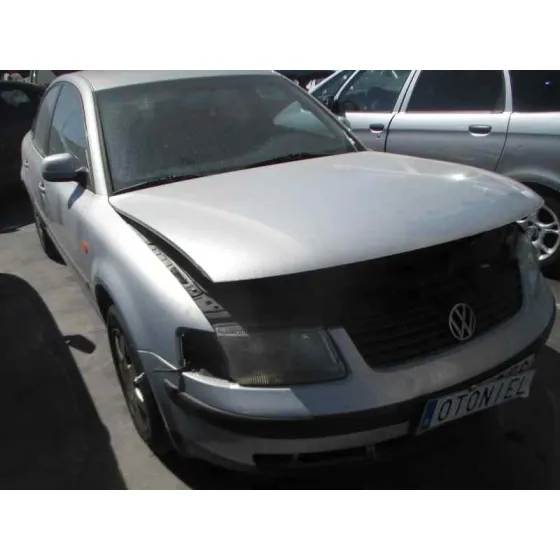 VOLKSWAGEN PASSAT BERLINA (3B2) '1999 COMFORTLINE PLATA