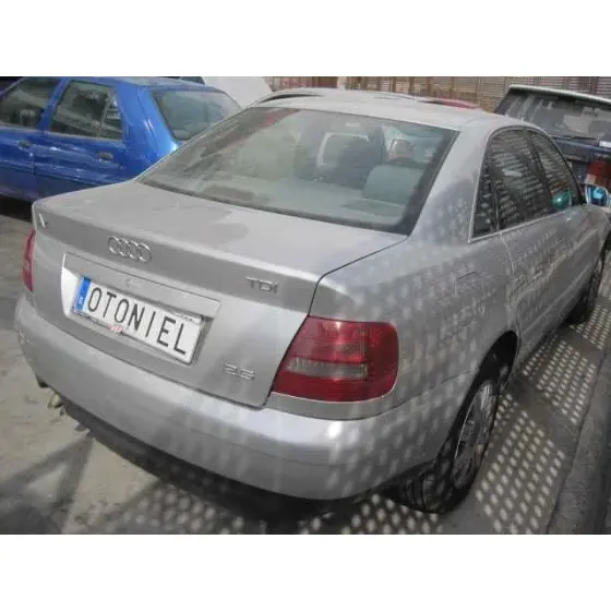 AUDI A4 BERLINA (B5) '1999 2.5 TDI GRIS