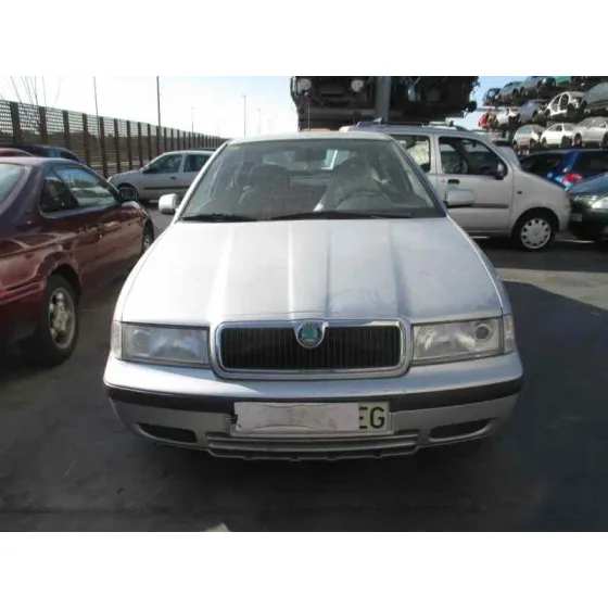 SKODA OCTAVIA BERLINA (1U2) '2000 1.9 TDI GLX PLATA