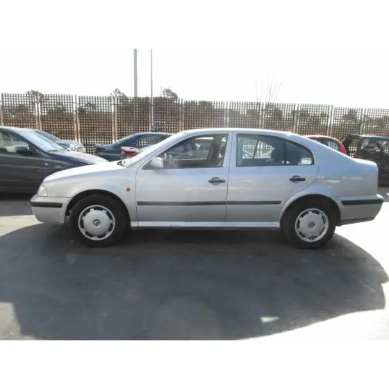 SKODA OCTAVIA BERLINA (1U2) '2000 1.9 TDI GLX PLATA