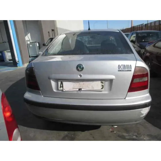 SKODA OCTAVIA BERLINA (1U2) '2000 1.9 TDI GLX PLATA