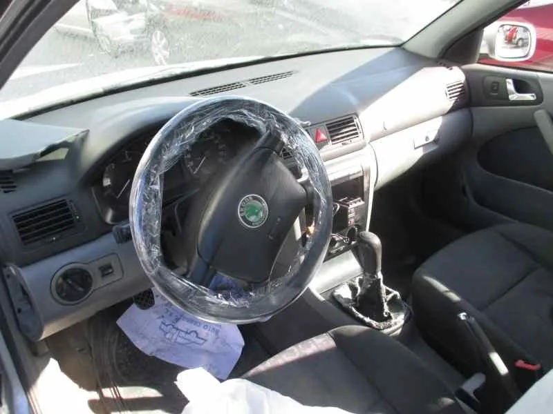 SKODA OCTAVIA BERLINA (1U2) '2000 1.9 TDI GLX PLATA