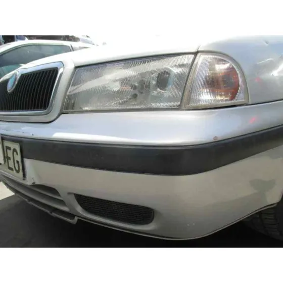 SKODA OCTAVIA BERLINA (1U2) '2000 1.9 TDI GLX PLATA