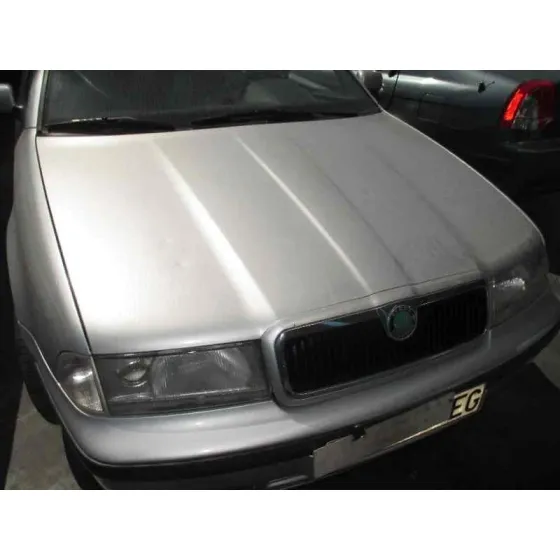 SKODA OCTAVIA BERLINA (1U2) '2000 1.9 TDI GLX PLATA