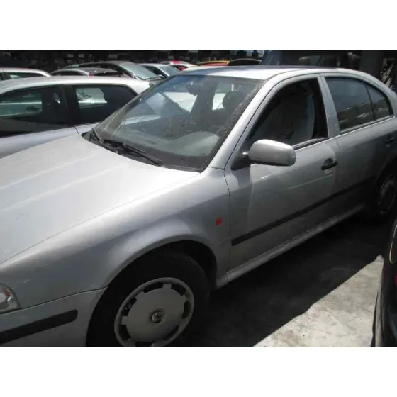 SKODA OCTAVIA BERLINA (1U2) '2000 1.9 TDI GLX PLATA