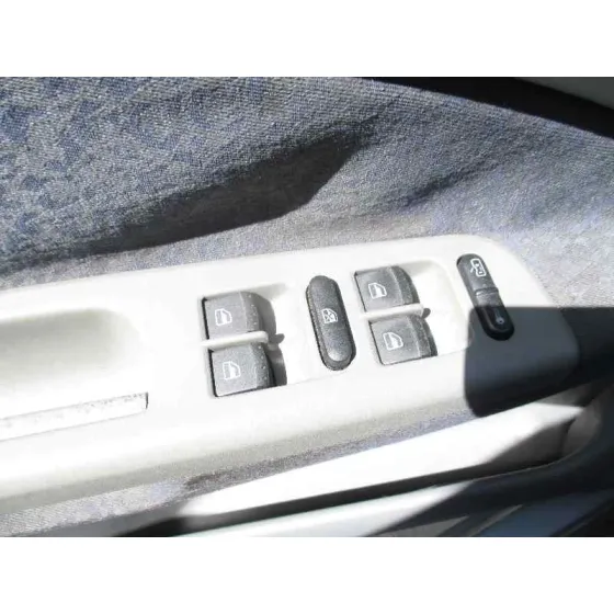 SKODA OCTAVIA BERLINA (1U2) '2000 1.9 TDI GLX PLATA