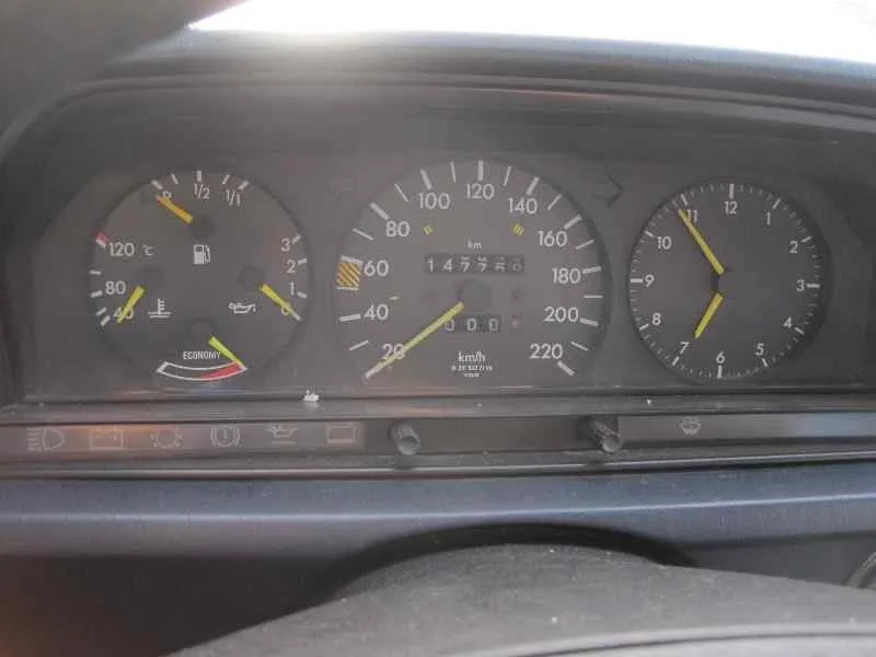 MERCEDES-BENZ CLASE C (W201) BERLINA MERCEDES CLASE C (W201) BERLINA '1985 E 190 (201.024) BLANCO 1982