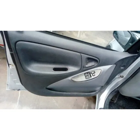 TOYOTA YARIS (NCP1/NLP1/SCP1) '1999 1.0 LINEA LUNA PLATA