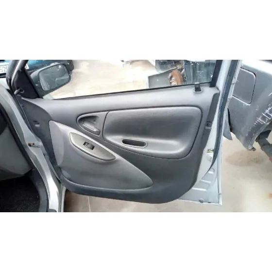 TOYOTA YARIS (NCP1/NLP1/SCP1) '1999 1.0 LINEA LUNA PLATA