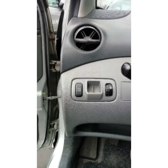 TOYOTA YARIS (NCP1/NLP1/SCP1) '1999 1.0 LINEA LUNA PLATA