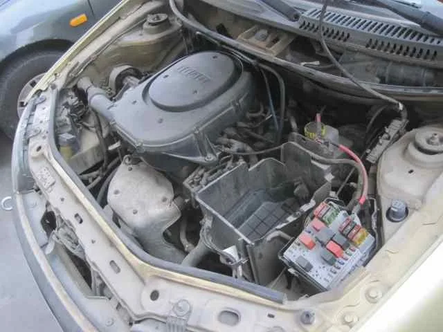 FIAT PUNTO BERLINA (188) FIAT PUNTO BERLINA (188) '2000 1.2 8V VERDE 1999