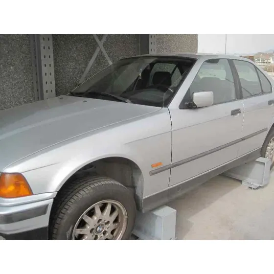 BMW SERIE 3 BERLINA (E36) '1997 318TDS GRIS