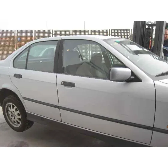 BMW SERIE 3 BERLINA (E36) '1997 318TDS GRIS