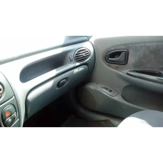 RENAULT MEGANE I BERLINA HATCHBACK (BA0) '1997 1.9 D ALIZE VERDE