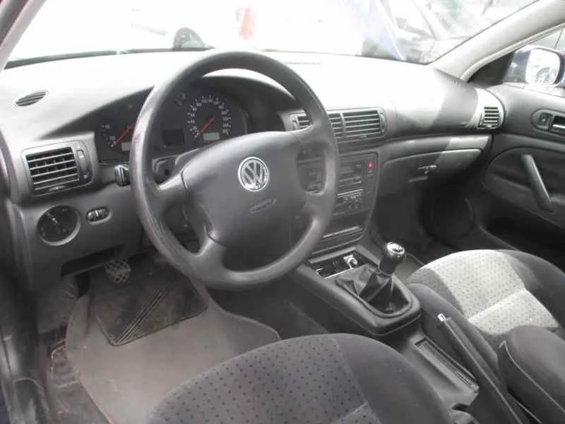 VOLKSWAGEN PASSAT BERLINA (3B2) VOLKSWAGEN PASSAT BERLINA (3B2) '2000 1.9 TDI AZUL 1996