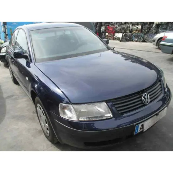 VOLKSWAGEN PASSAT BERLINA (3B2) '2000 1.9 TDI AZUL