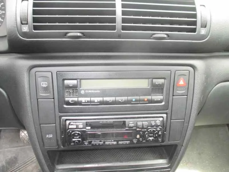 VOLKSWAGEN PASSAT BERLINA (3B2) '2000 1.9 TDI AZUL