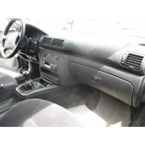 VOLKSWAGEN PASSAT BERLINA (3B2) '2000 1.9 TDI AZUL