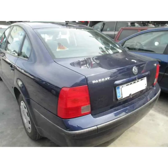 VOLKSWAGEN PASSAT BERLINA (3B2) '2000 1.9 TDI AZUL