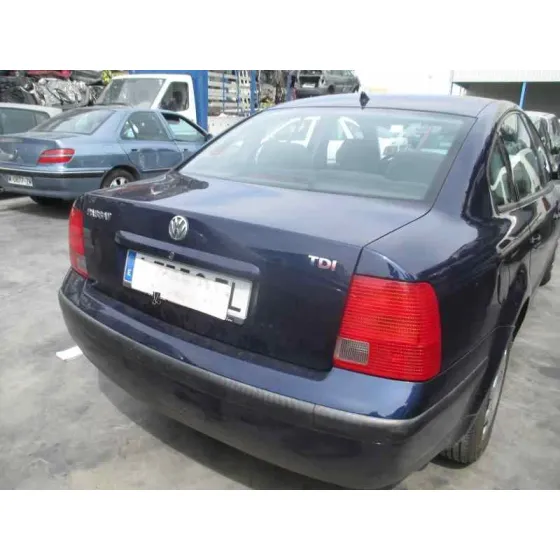 VOLKSWAGEN PASSAT BERLINA (3B2) '2000 1.9 TDI AZUL