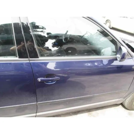 VOLKSWAGEN PASSAT BERLINA (3B2) '2000 1.9 TDI AZUL