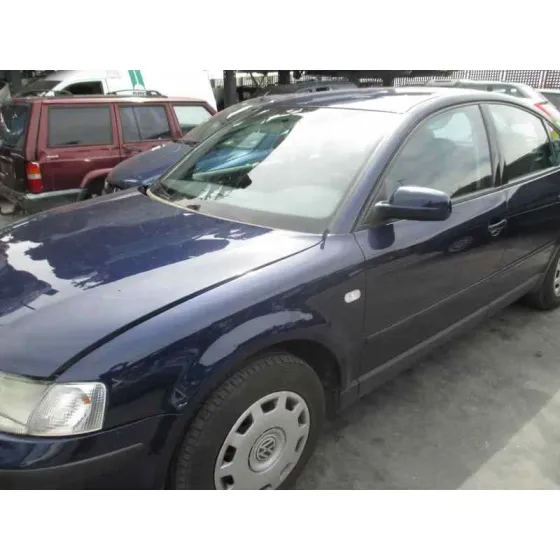 VOLKSWAGEN PASSAT BERLINA (3B2) '2000 1.9 TDI AZUL