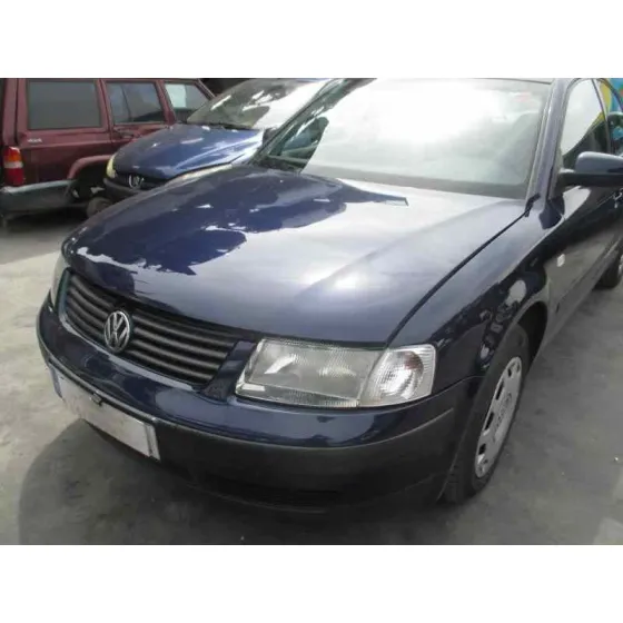 VOLKSWAGEN PASSAT BERLINA (3B2) '2000 1.9 TDI AZUL
