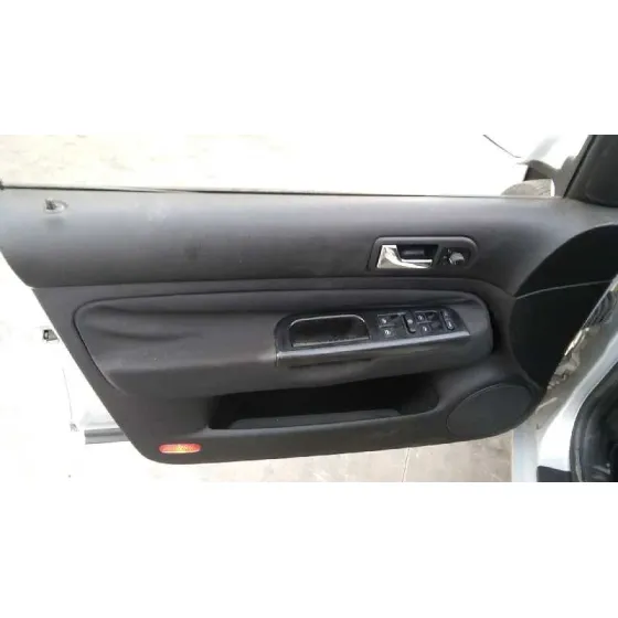 VOLKSWAGEN GOLF IV BERLINA (1J1) '1999 CONCEPTLINE GRIS PLATA
