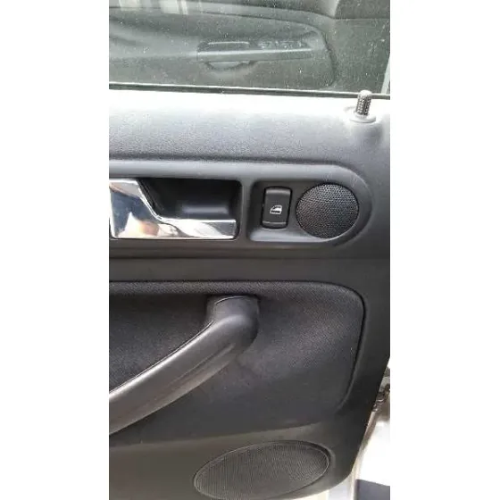 VOLKSWAGEN GOLF IV BERLINA (1J1) '1999 CONCEPTLINE GRIS PLATA