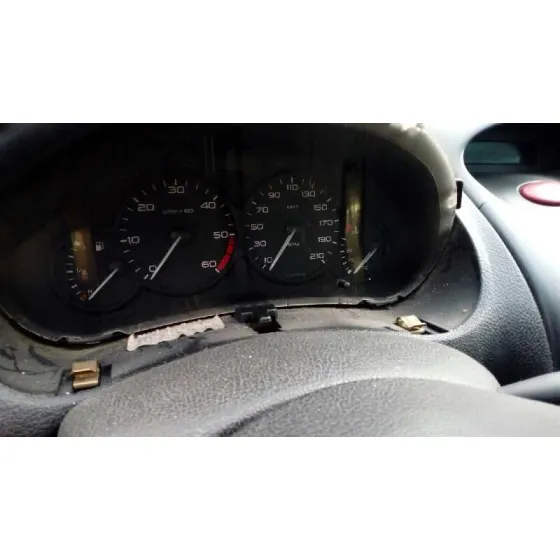 PEUGEOT 206 BERLINA '1999 XT PLATA