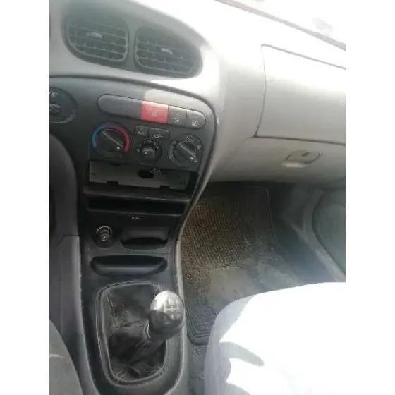 HYUNDAI LANTRA BERLINA (RD) '2000 1.6 GLS AZUL