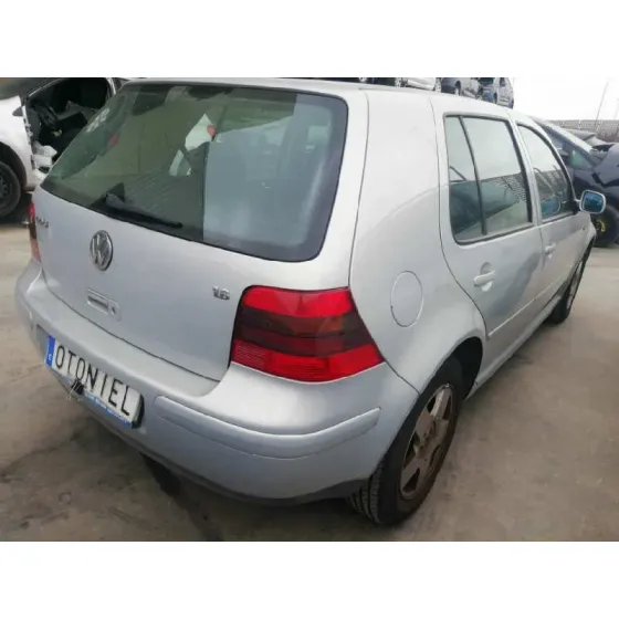 VOLKSWAGEN GOLF IV BERLINA (1J1) '1999 BASICO GRIS
