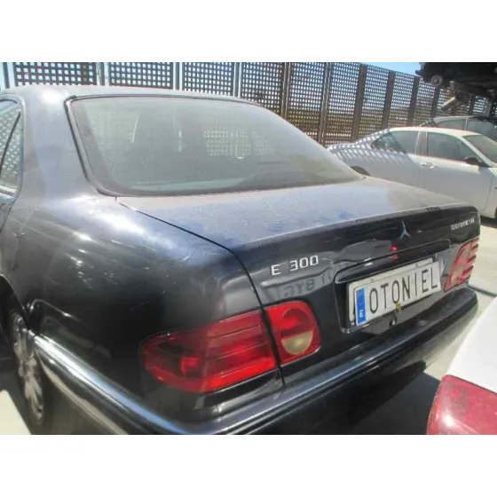 MERCEDES CLASE E (W210) BERLINA DIESEL '1998 300 TURBODIESEL (210.025) AZUL