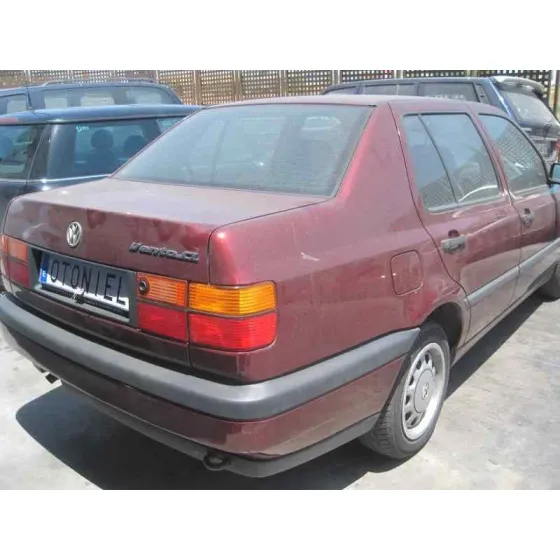 VOLKSWAGEN VENTO (1H2) '1994 CL GRANATE