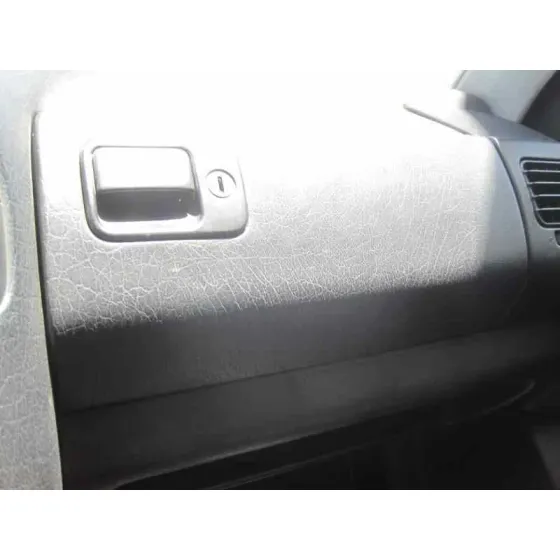 VOLKSWAGEN VENTO (1H2) '1994 CL GRANATE