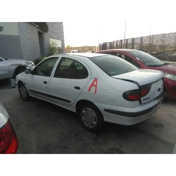 RENAULT MEGANE I CLASSIC (LA0) '1999 2.0 ALIZE BLANCO