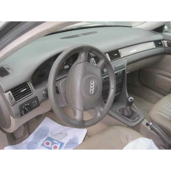 AUDI A6 BERLINA (4B2) '2000 2.5 TDI DORADO