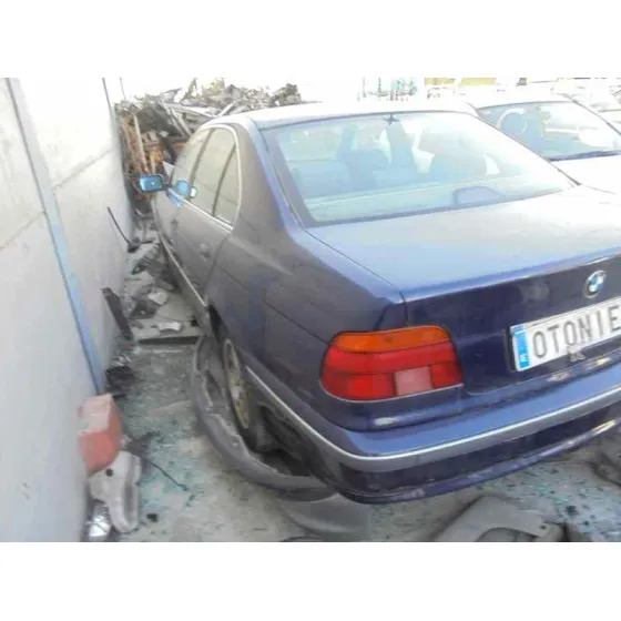 BMW SERIE 5 BERLINA (E39) '1998 525TDS AZUL OSCURO