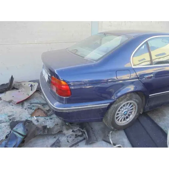 BMW SERIE 5 BERLINA (E39) '1998 525TDS AZUL OSCURO