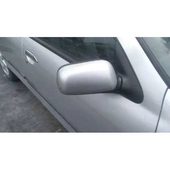 NISSAN PRIMERA BERLINA (P11) '1999 1.6 16V CAT PLATA