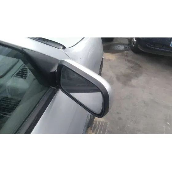 NISSAN PRIMERA BERLINA (P11) '1999 1.6 16V CAT PLATA
