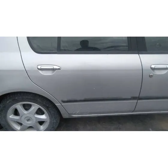 NISSAN PRIMERA BERLINA (P11) '1999 1.6 16V CAT PLATA
